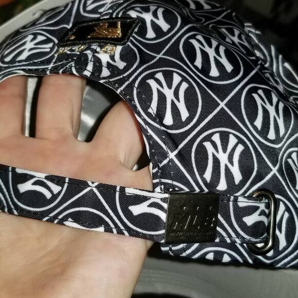 New Mens Black & White Adjustable Hat with Gold Logo One Size Fits All - Picture 4 of 4